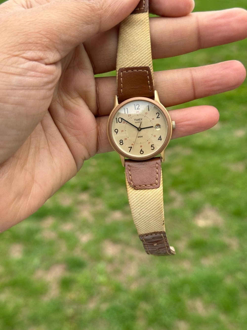 Timex vintage women’s Beige Dial Canvas and Brown Leather Strap Watch - Picture 4 of 6